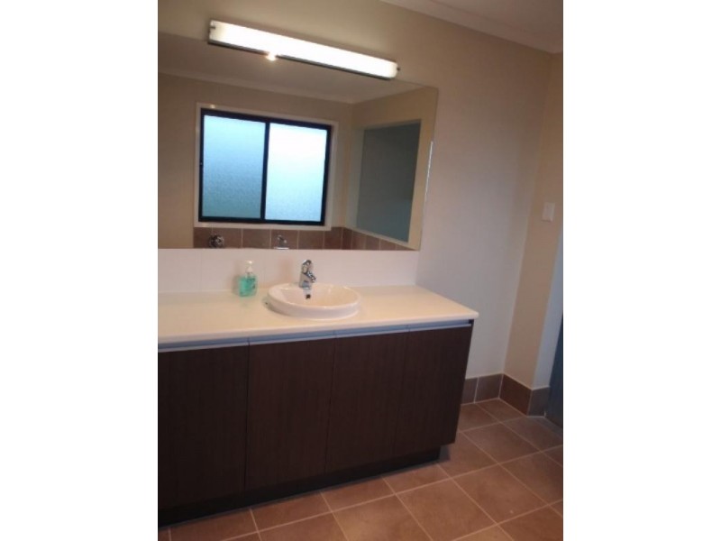 4 Leonardo Place, Eight Mile Plains QLD 4113