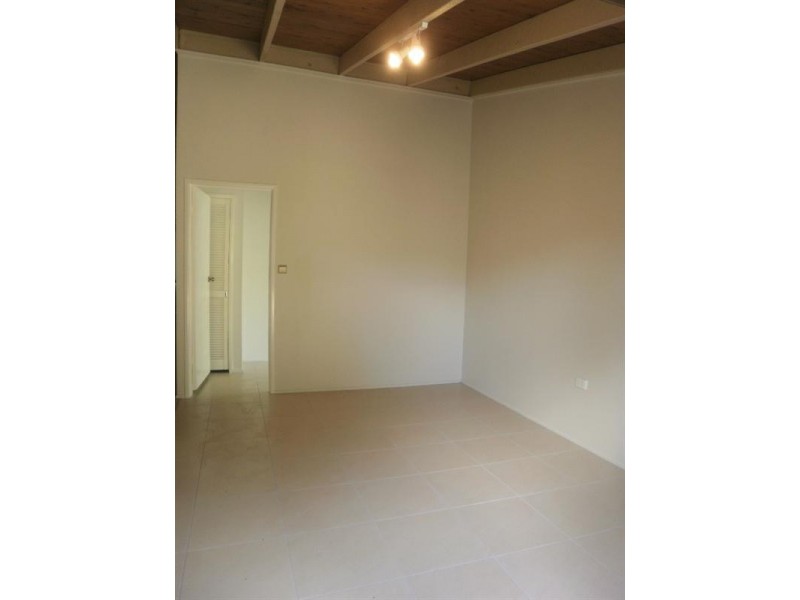 9 Freesia Street, Macgregor QLD 4109