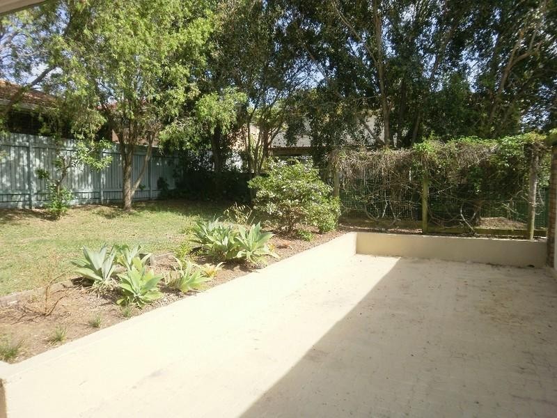 9 Freesia Street, Macgregor QLD 4109