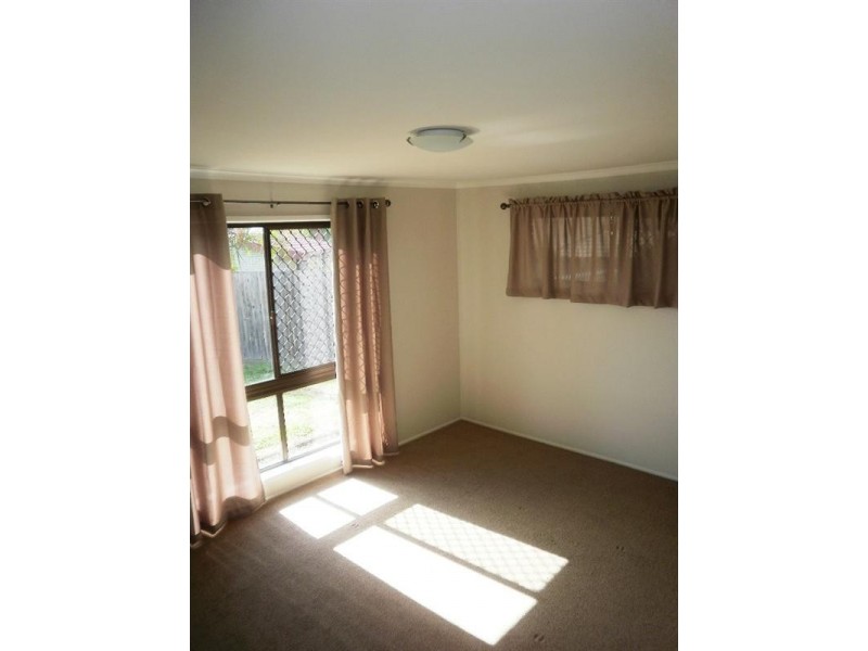 9 Freesia Street, Macgregor QLD 4109