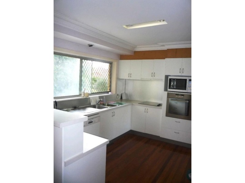 2 Fernshaw Street, Macgregor QLD 4109