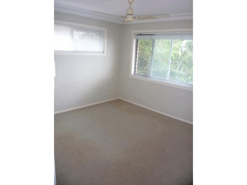 2 Fernshaw Street, Macgregor QLD 4109