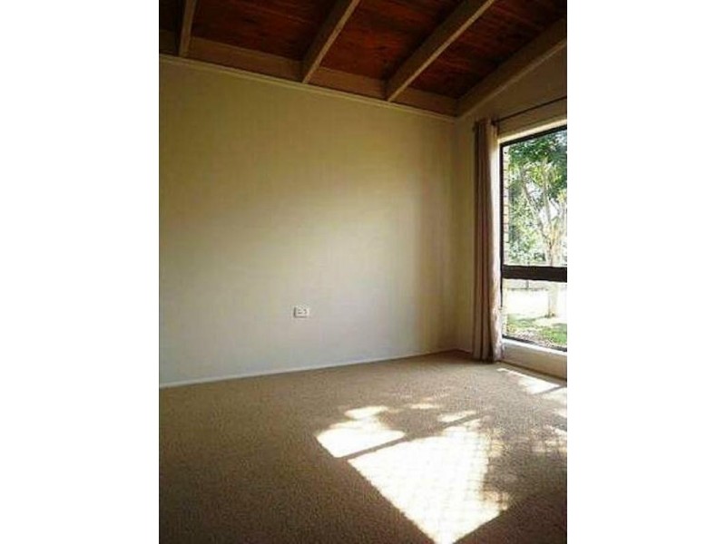 9 Freesia Street, Macgregor QLD 4109