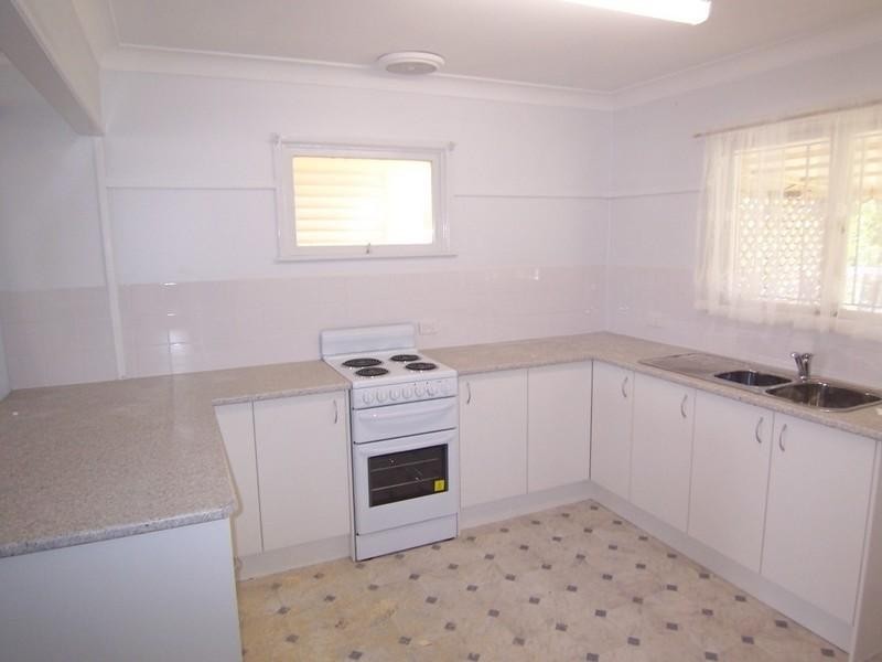 220 Broadwater Road, Mansfield QLD 4122