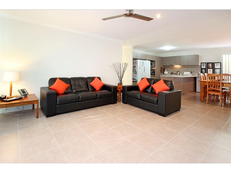 6 Alexander Close, Mackenzie QLD 4156