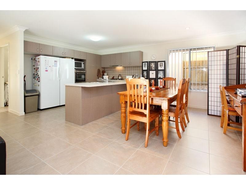 6 Alexander Close, Mackenzie QLD 4156