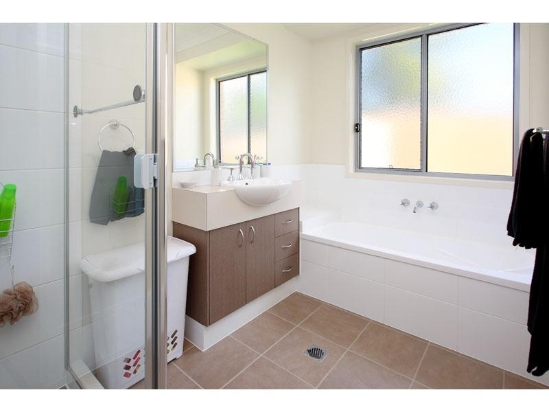 6 Alexander Close, Mackenzie QLD 4156