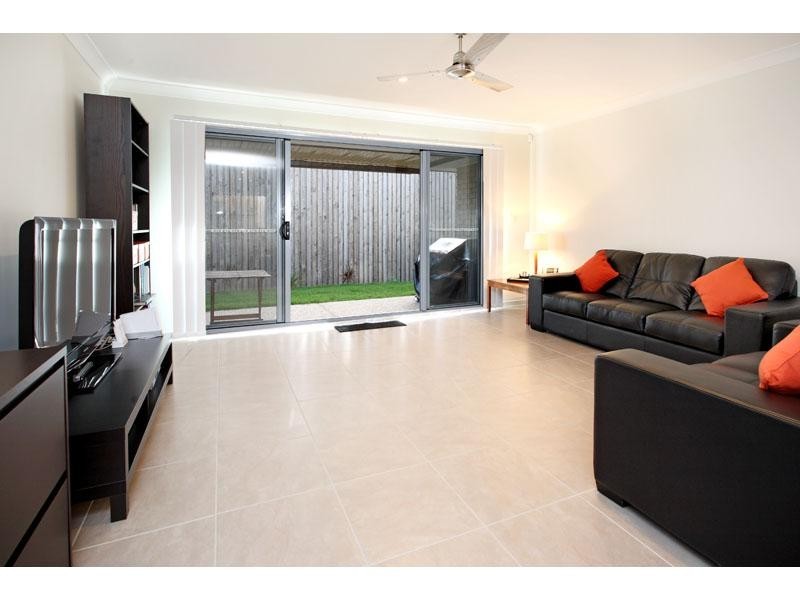 6 Alexander Close, Mackenzie QLD 4156