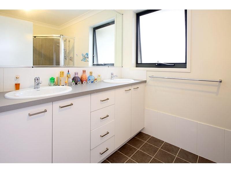 98 Tristania Way, Mount Gravatt East QLD 4122