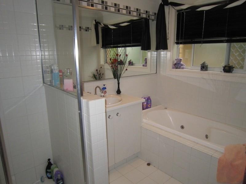 38 Greenwood Street, Wishart QLD 4122