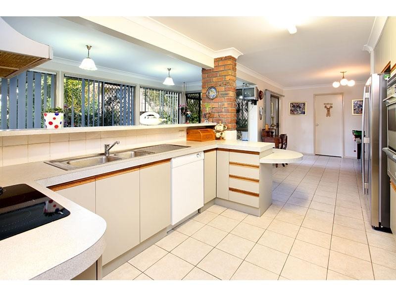 16 Andalucia Court, Wishart QLD 4122