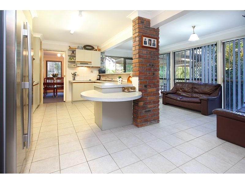 16 Andalucia Court, Wishart QLD 4122