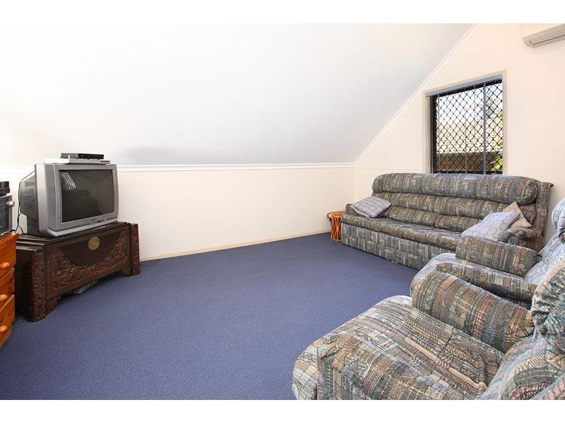 16 Andalucia Court, Wishart QLD 4122