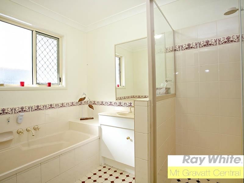 17 Romanette Street, Mansfield QLD 4122