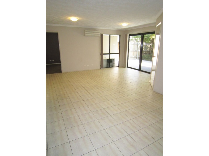 8/6 Omeo Street, Macgregor QLD 4109