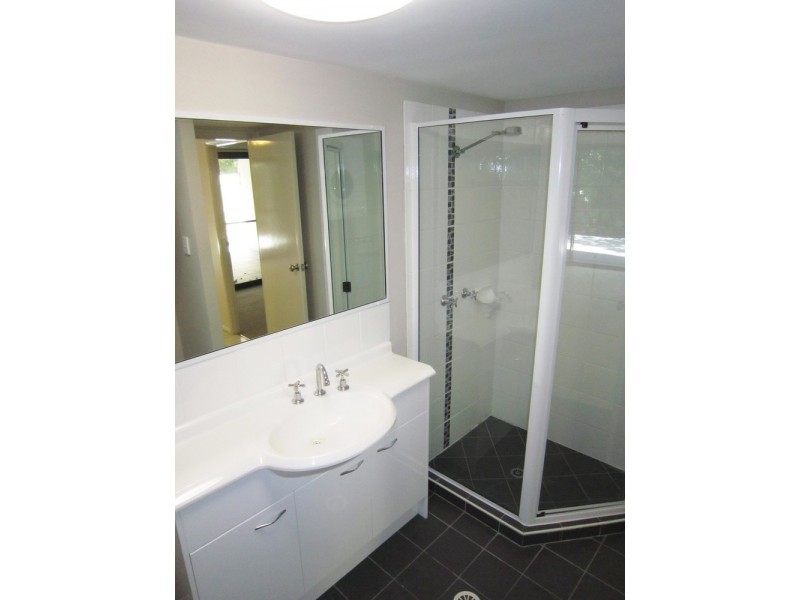 8/6 Omeo Street, Macgregor QLD 4109