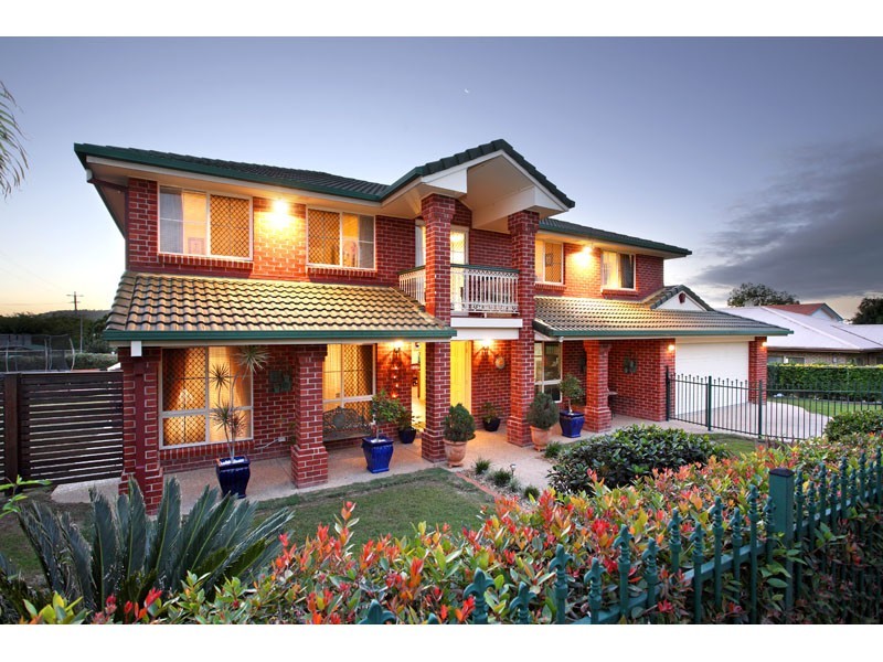 2 Mansfield Place, Mansfield QLD 4122