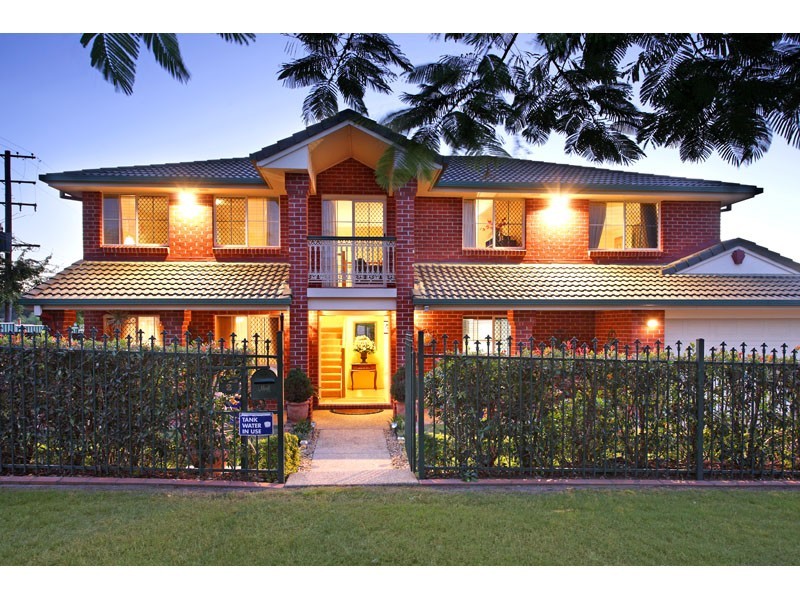 2 Mansfield Place, Mansfield QLD 4122