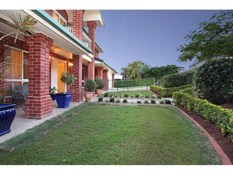 2 Mansfield Place, Mansfield QLD 4122