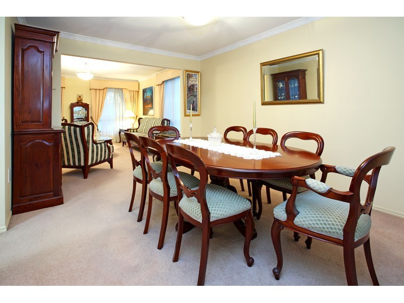 2 Mansfield Place, Mansfield QLD 4122