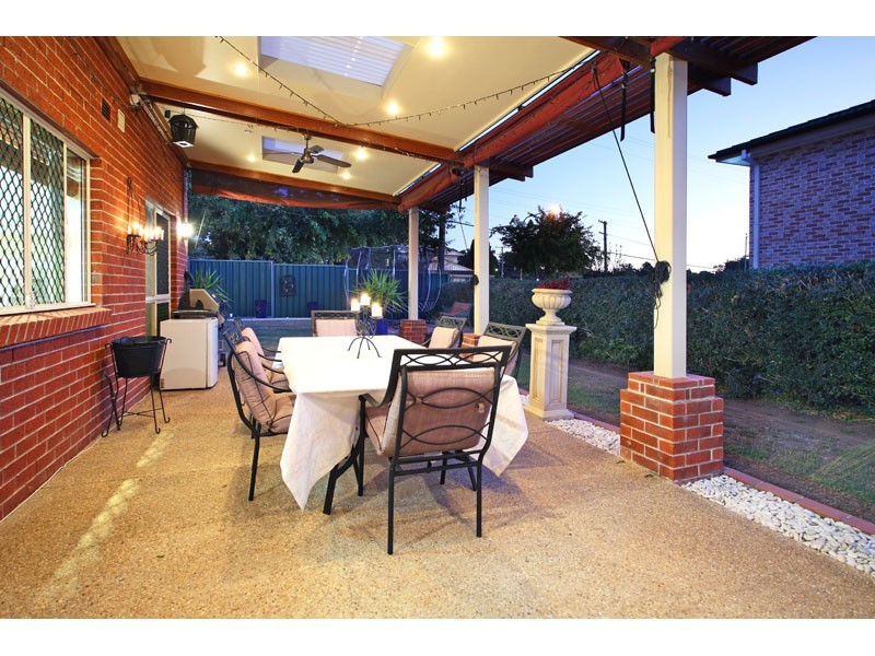 2 Mansfield Place, Mansfield QLD 4122