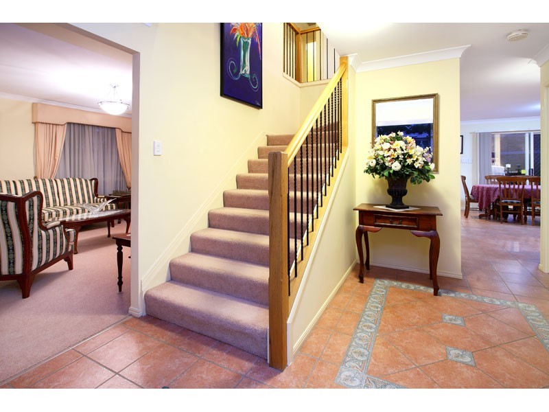 2 Mansfield Place, Mansfield QLD 4122