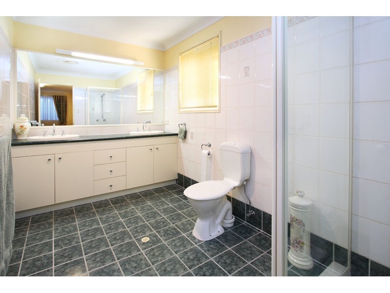 2 Mansfield Place, Mansfield QLD 4122