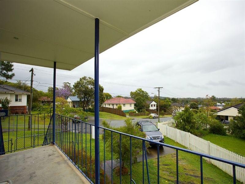 14 Atrina Street, Mansfield QLD 4122