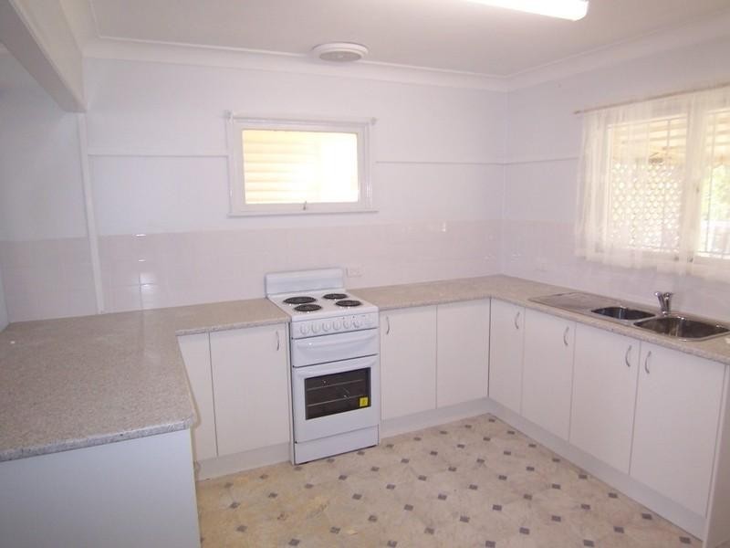 220 Broadwater Road, Mansfield QLD 4122