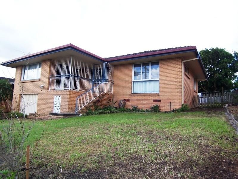 220 Broadwater Road, Mansfield QLD 4122