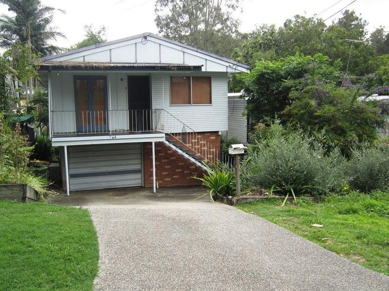 64 Dobbs Street, Holland Park West QLD 4121