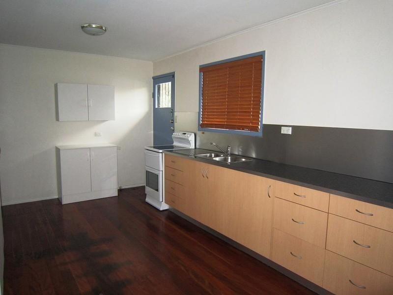 64 Dobbs Street, Holland Park West QLD 4121