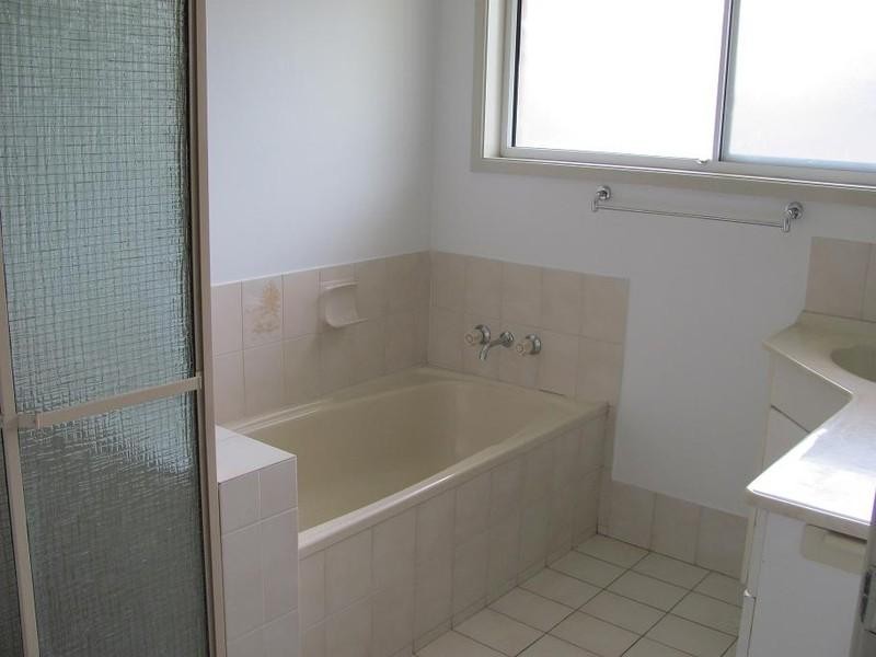 2 Malinya Place, Wishart QLD 4122