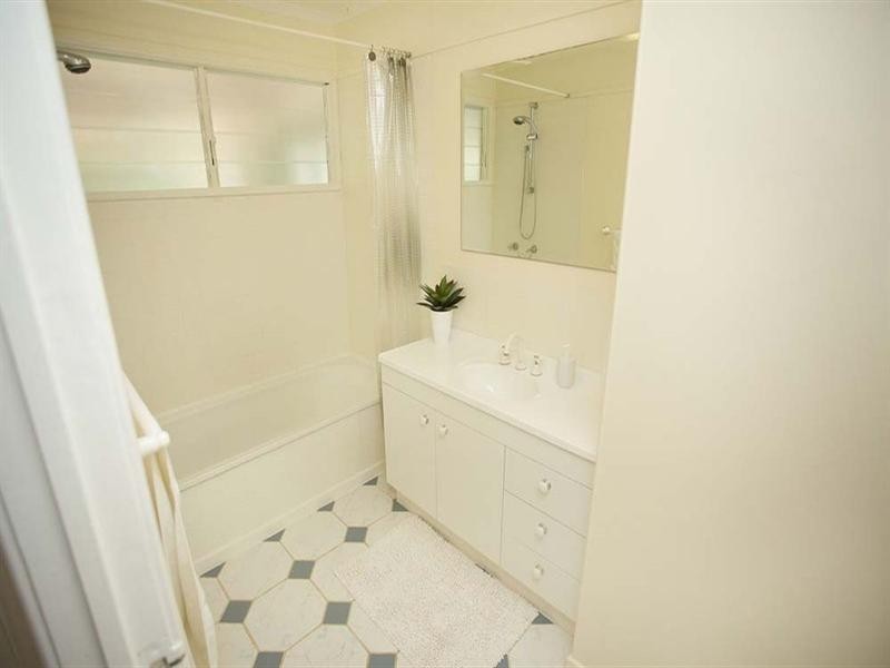 11 Greycliffe Street, Mount Gravatt East QLD 4122