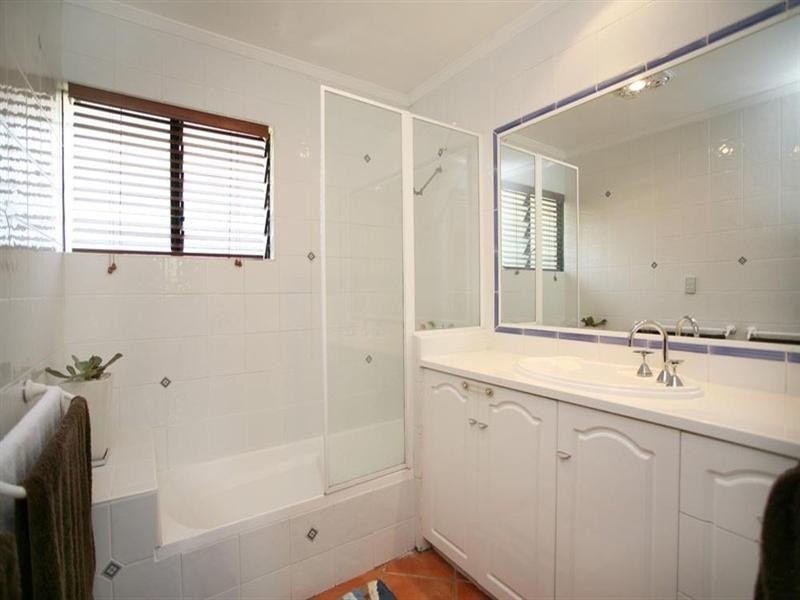 18 Amoria Street, Mansfield QLD 4122