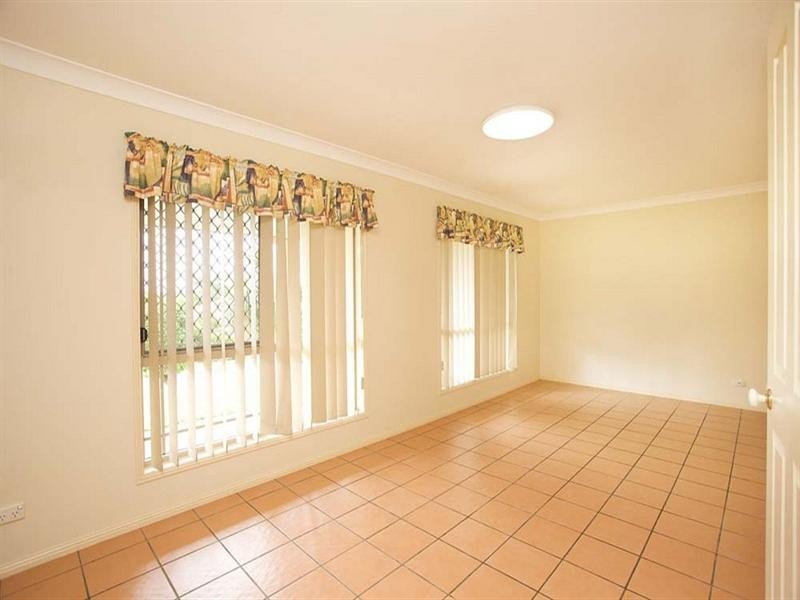 12 St Clair Crescent, Wishart QLD 4122