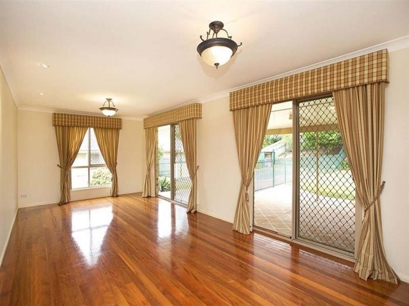 12 St Clair Crescent, Wishart QLD 4122