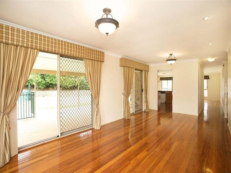 12 St Clair Crescent, Wishart QLD 4122