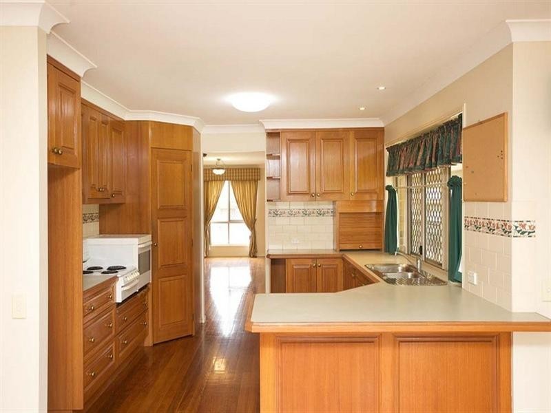 12 St Clair Crescent, Wishart QLD 4122