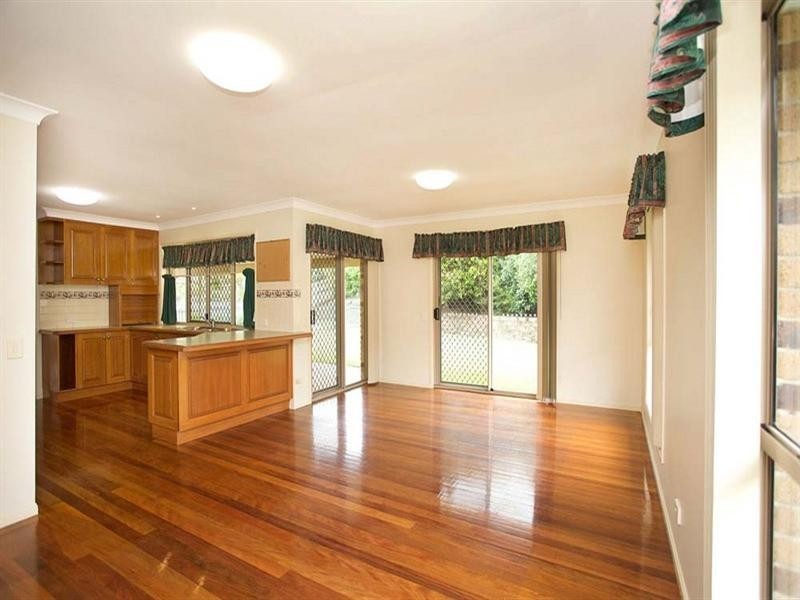 12 St Clair Crescent, Wishart QLD 4122