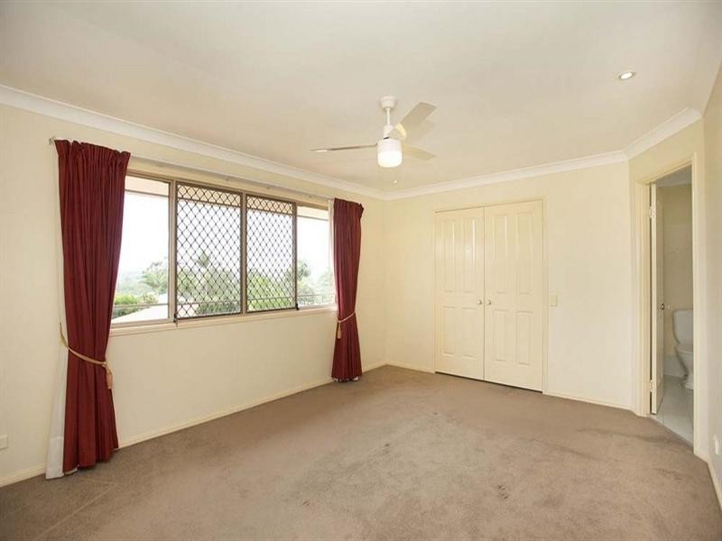 12 St Clair Crescent, Wishart QLD 4122