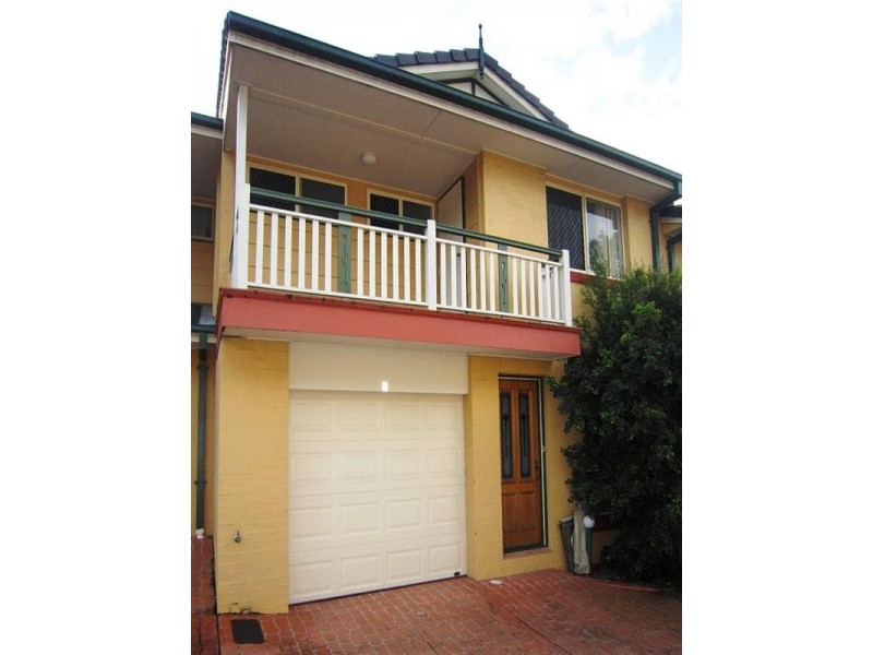 2/30-32 Iris Street, Holland Park West QLD 4121