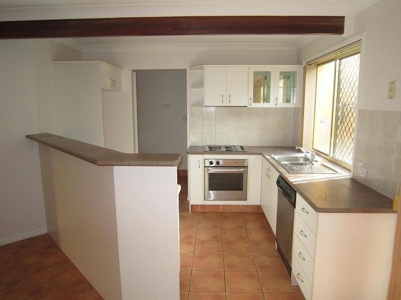 2/30-32 Iris Street, Holland Park West QLD 4121