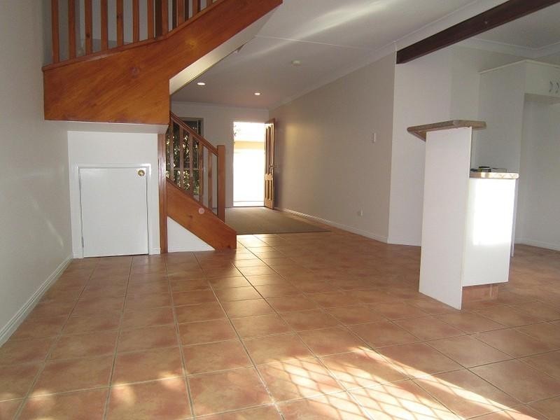 2/30-32 Iris Street, Holland Park West QLD 4121