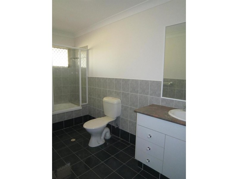 2/30-32 Iris Street, Holland Park West QLD 4121