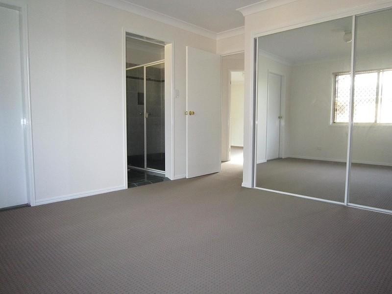 2/30-32 Iris Street, Holland Park West QLD 4121