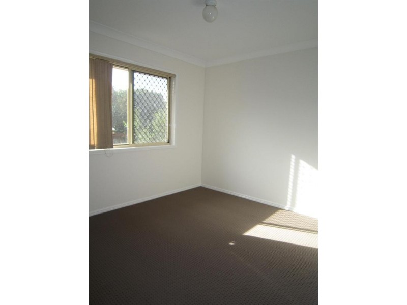 2/30-32 Iris Street, Holland Park West QLD 4121