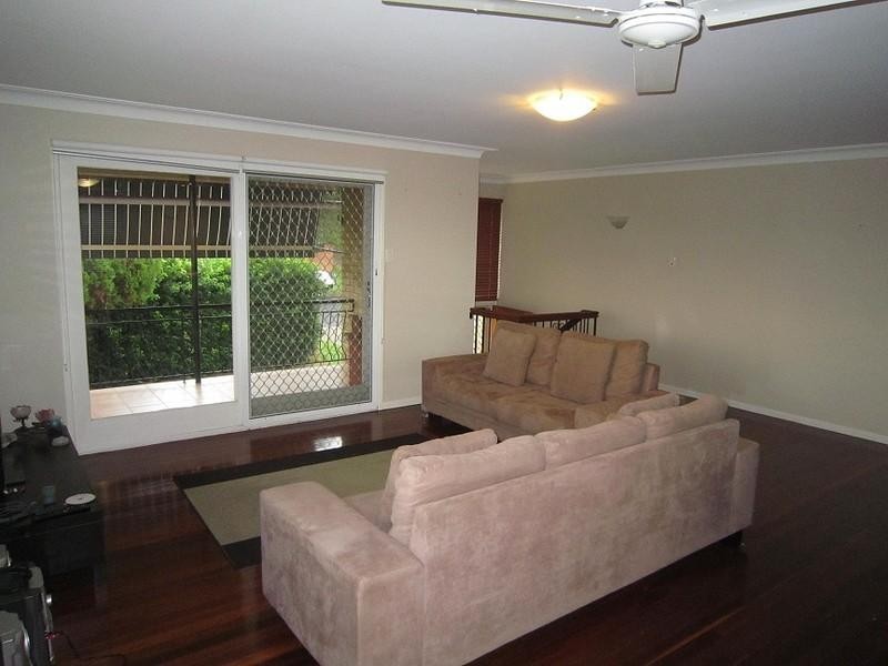 5 Valentia Street, Mansfield QLD 4122