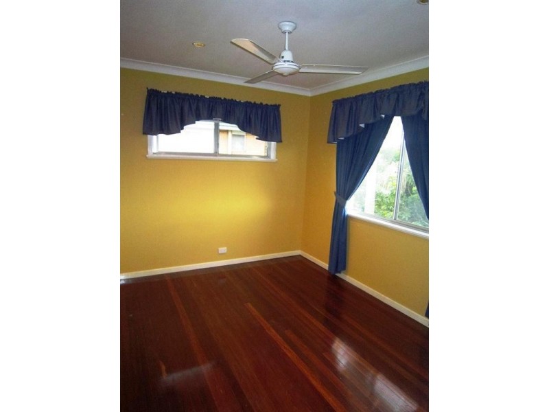 5 Valentia Street, Mansfield QLD 4122