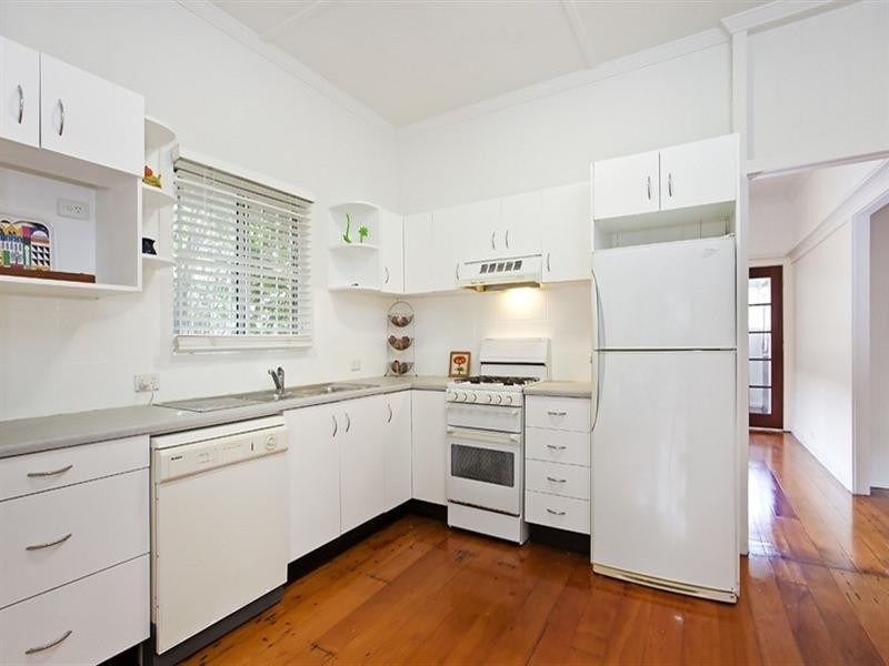 7 Gower Street, Holland Park West QLD 4121